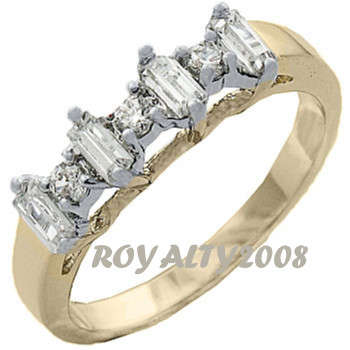 STUNNNG RING WITH SIMULATED DIAMONDS SIZE 9