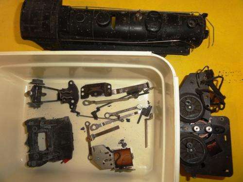 LIONEL- GAUGE O-LOCOMOTIVE-AS PARTS-1948