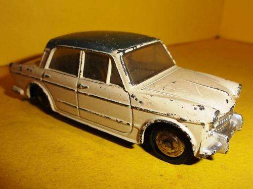 DINKY TOYS-FIAT 1200(#531) GRANDE VUE- MADE IN FRANCE