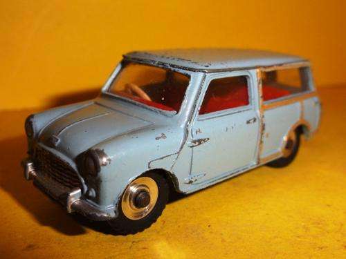 DINKY TOYS #199 AUSTEN SEVEN COUNTRYMAN