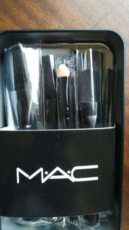 NEW MAC BRUSH SET 12 PIECE WORTH R2000