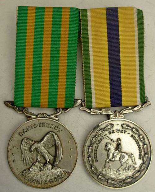 VERY SCARCE ISSUED SADF MEDAL PAIR - DANIE THERON & DE WET DECORATION !
