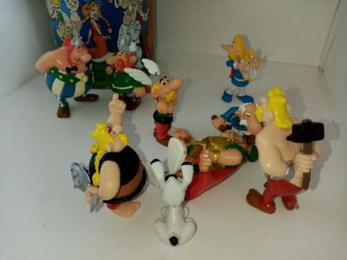 Vintage Asterix Figurines with Tin