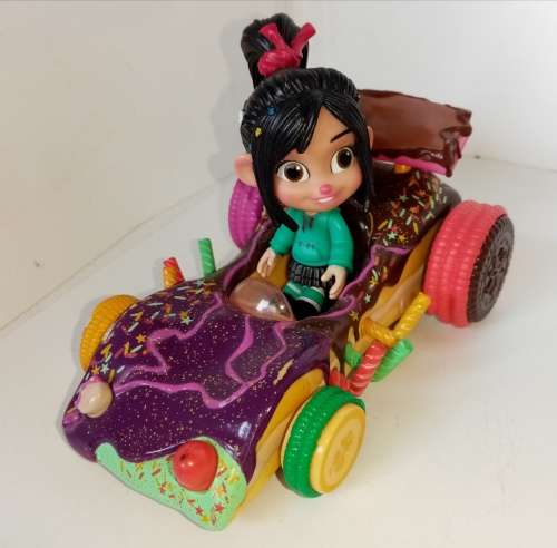 Wreck it Ralph Vanellope von Schweetz with Car