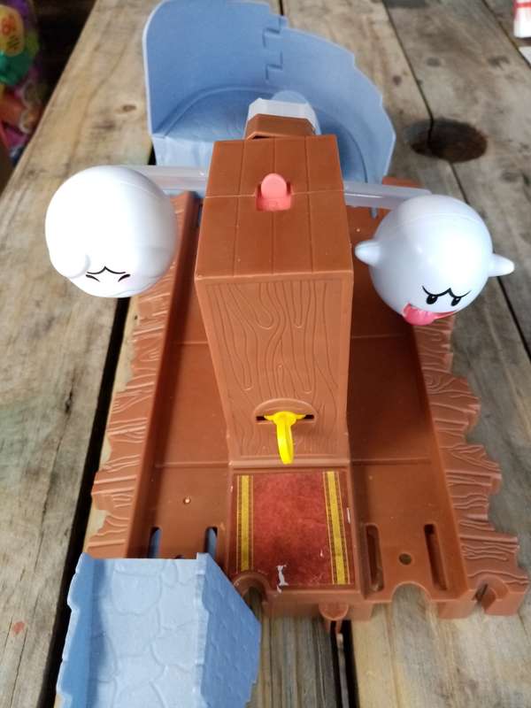 Hotwheels Mario Kart Boo`s Spooky Sprint Track
