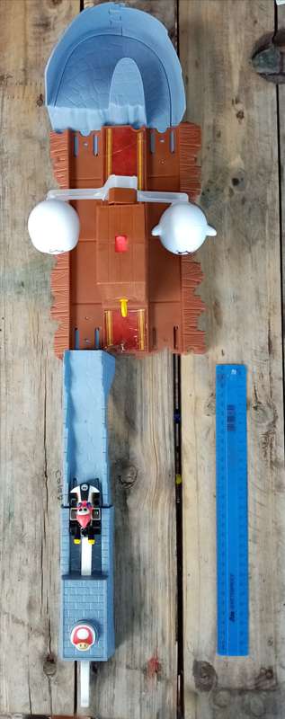 Hotwheels Mario Kart Boo`s Spooky Sprint Track
