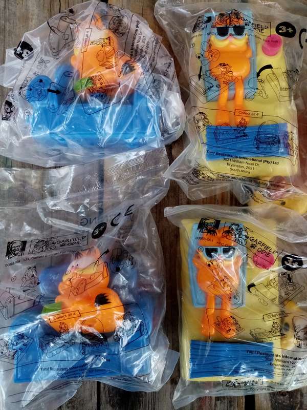 Garfield KFC Toys sealed 2 sets