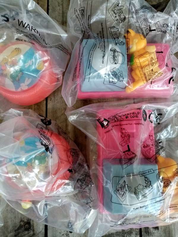 Garfield KFC Toys sealed 2 sets