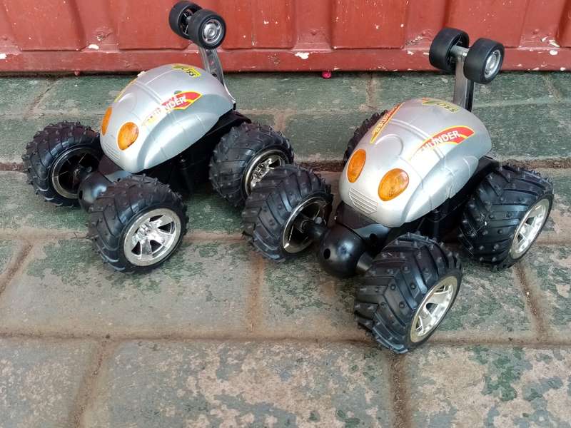 2 Radio Control Stunt Cars