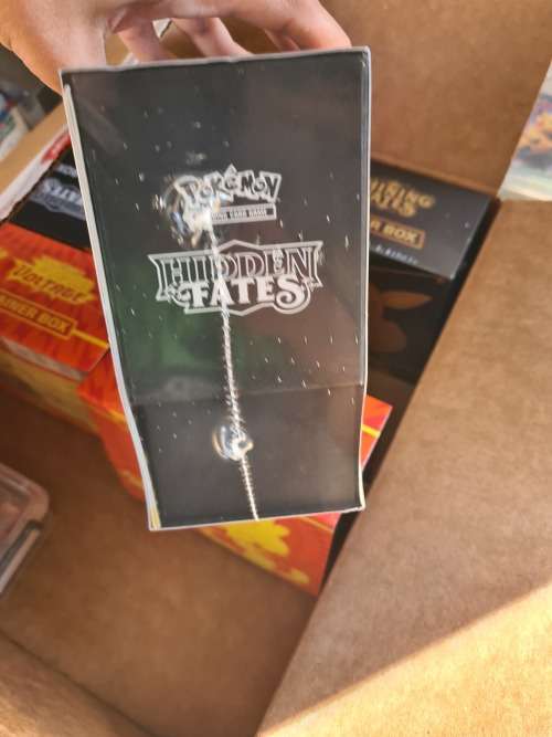 Hidden Fates Elite Trainer Box