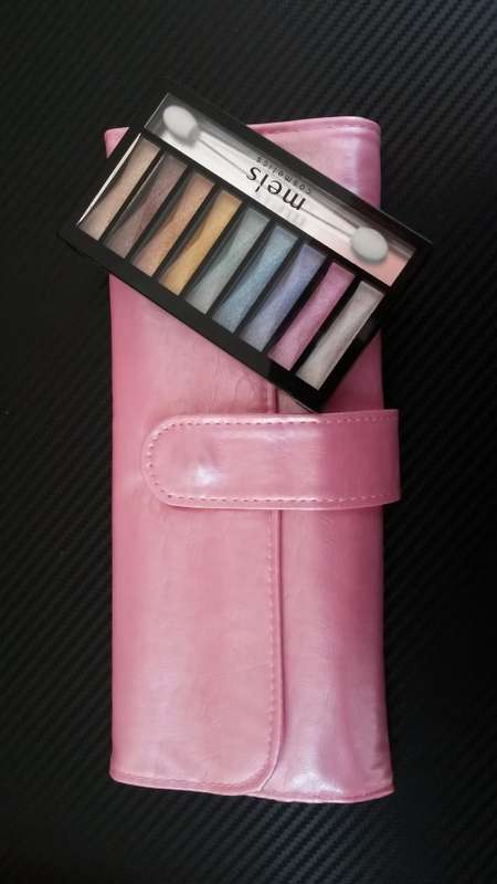 HIGH QUALITY PROFESSIONAL MAKE-UP BRUSHES WITH EYESHADOW COLORS TO MAKE YOUR EYES POP!!!
