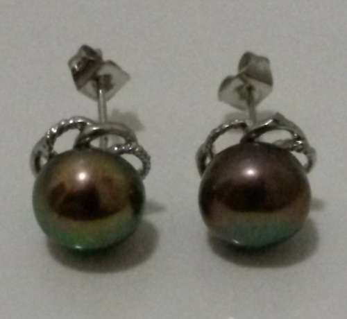 The last pair in this color and design - GENUINE FRESH WATER PEARL EARRINGS!!!
