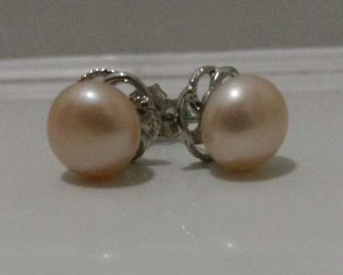 LIGHT CREAM/ PINK GENUINE FRESH WATER PEARL EARRINGS!!!