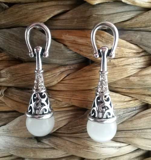 DROP EARRINGS FOR A BOLD PERSONALITY!!!