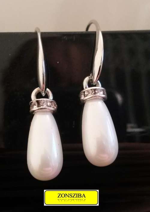 STATEMENT FASHION PEARL DROP EARRINGS!!!
