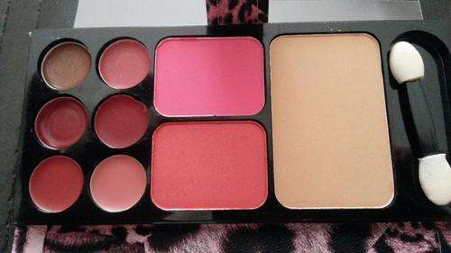 TRAVEL MAKE-UP  SET!!!