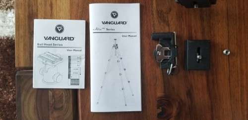 Vanguard Tripod - Ball head + extras