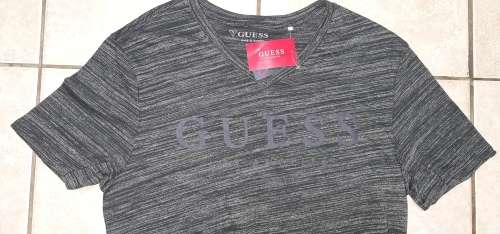 100% Original Guess T-Shirt - Large (Retail R499)