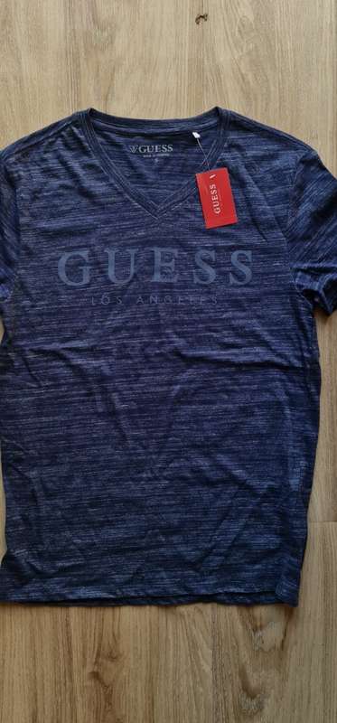 100% Original Guess T-Shirt - Small (Retail R499)