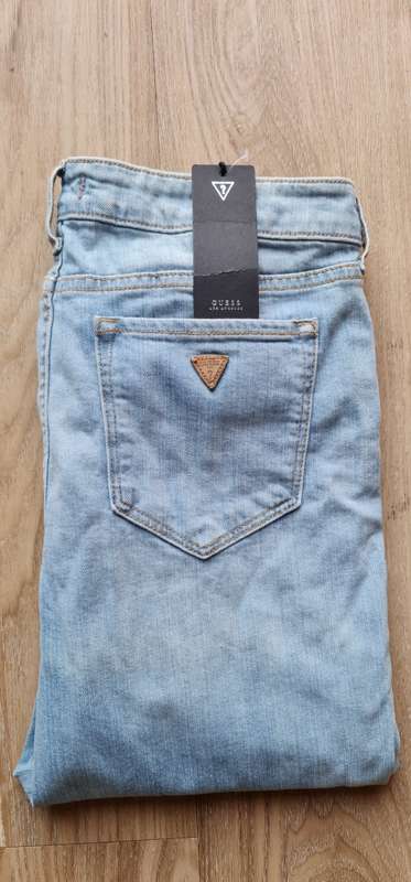 100% Original Guess Ladies Jeans - Guess Size 29 (Please see ladies chart sizes to get SA size)