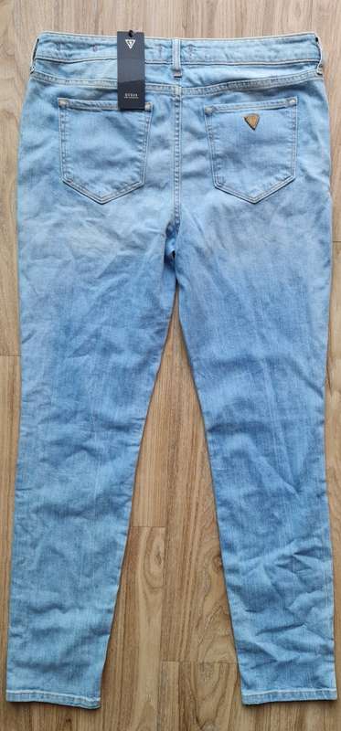 100% Original Guess Ladies Jeans - Guess Size 29 (Please see ladies chart sizes to get SA size)