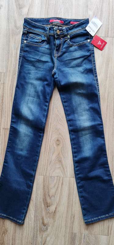 100% Original Guess Ladies Jeans - Guess Size 24 (Please see ladies chart sizes to get SA size)