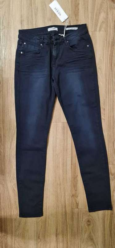 100% Original Guess Ladies Jeans - Guess Size 26 (SA Size 32) RETAIL R999 (Power Curvy Mid)