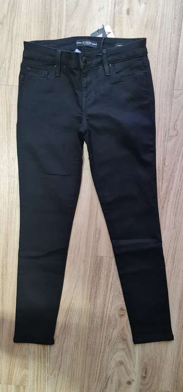 Original Guess Ladies Skinny Jeans - Guess Size 26 (SA Size 32) RETAIL R999 (Power Skinny Low)