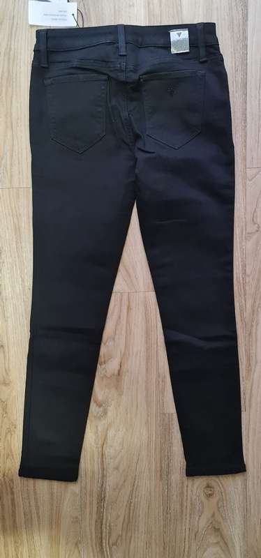 Original Guess Ladies Skinny Jeans - Guess Size 26 (SA Size 32) RETAIL R999 (Power Skinny Low)