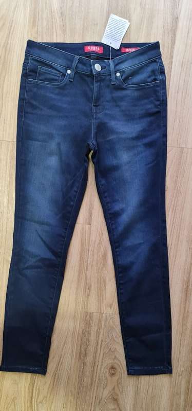 Original Guess Ladies Skinny Jeans - Guess Size 26 (SA Size 32) RETAIL R999 (Mid Rise Skinny)