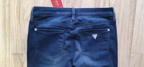 Original Guess Ladies Skinny Jeans - Guess Size 26 (SA Size 32) RETAIL R999 (Mid Rise Skinny)