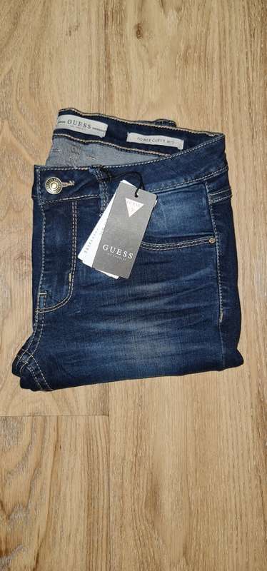 Original Guess Ladies Skinny Jeans - Guess Size 26 (SA Size 32) RETAIL R999