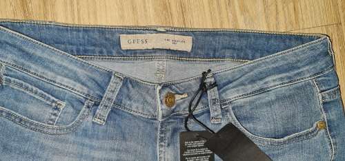 100% Original Guess Ladies Shorts - Size 32 RETAIL R899
