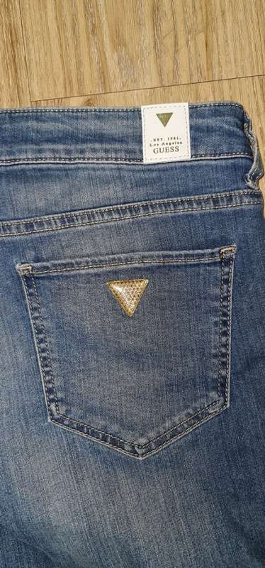 100% Original Guess Ladies Shorts - Size 32 RETAIL R899
