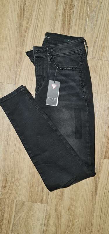 100% Original Guess Ladies Jeans - Guess Size 26 (SA Size 32) RETAIL R999 (Sexy Curve)