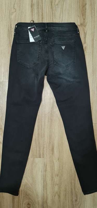 100% Original Guess Ladies Jeans - Guess Size 26 (SA Size 32) RETAIL R999 (Sexy Curve)