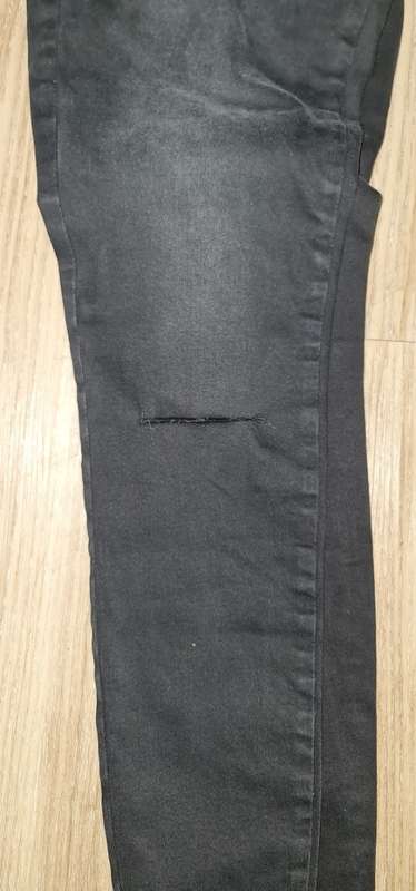 100% Original Guess Ladies Jeans - Guess Size 26 (SA Size 32) RETAIL R999 (Sexy Curve)