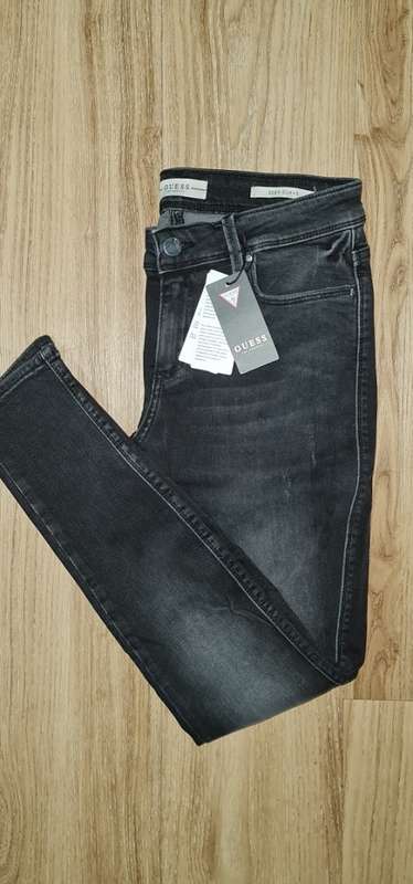 100% Original Guess Ladies Jeans - Guess Size 34 (SA Size 40) RETAIL R999 (Sexy Curve)