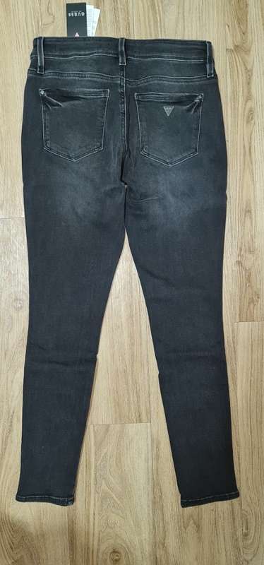 100% Original Guess Ladies Jeans - Guess Size 34 (SA Size 40) RETAIL R999 (Sexy Curve)