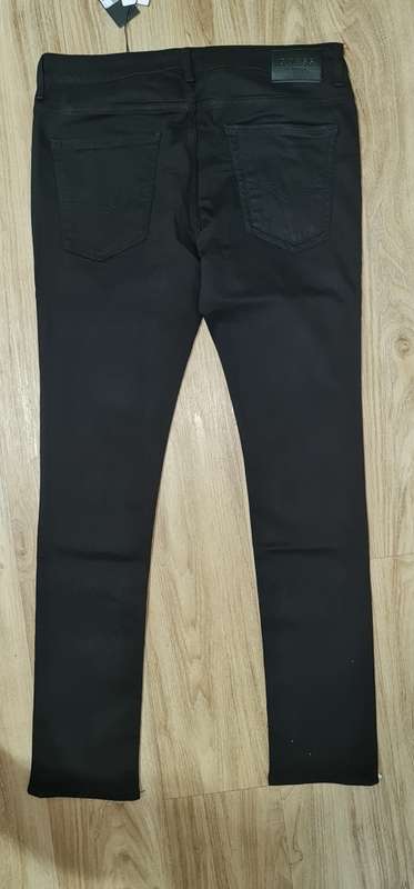 100% Original Guess Jeans - Mens Skinny Jeans Size : W32L34 (Retail R1299)