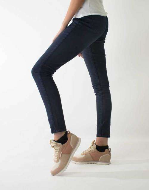 100% Original Guess Ladies Jeans - Guess Size 28 (SA Size 34) RETAIL R999 (Power Curvy Mid)
