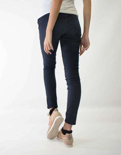 100% Original Guess Ladies Jeans - Guess Size 28 (SA Size 34) RETAIL R999 (Power Curvy Mid)