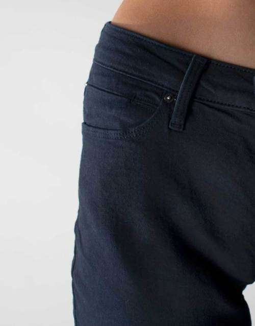 100% Original Guess Ladies Jeans - Guess Size 28 (SA Size 34) RETAIL R999 (Power Curvy Mid)