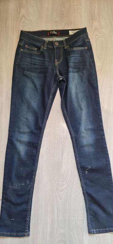 100% Original Guess Ladies Skinny Jeans - Guess Size 27 (SA Size 33) RETAIL R999 (Low Rise Skinny)
