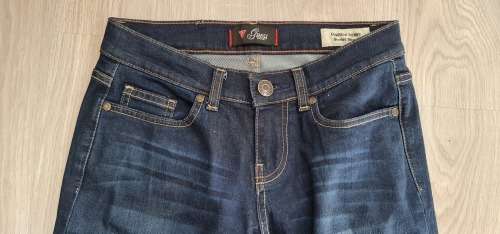 100% Original Guess Ladies Skinny Jeans - Guess Size 27 (SA Size 33) RETAIL R999 (Low Rise Skinny)