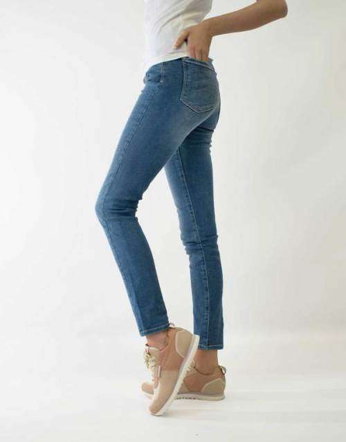 100% Original Guess Ladies Jeans - Guess Size 31 (SA Size 37) RETAIL R999 (High Rise)