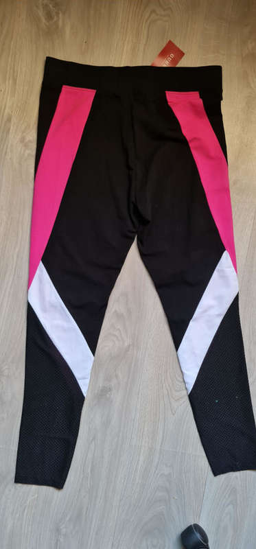 100% Original Guess Ladies Leggings (Rowland C/B Leggings) - Guess Size Large RETAIL R999