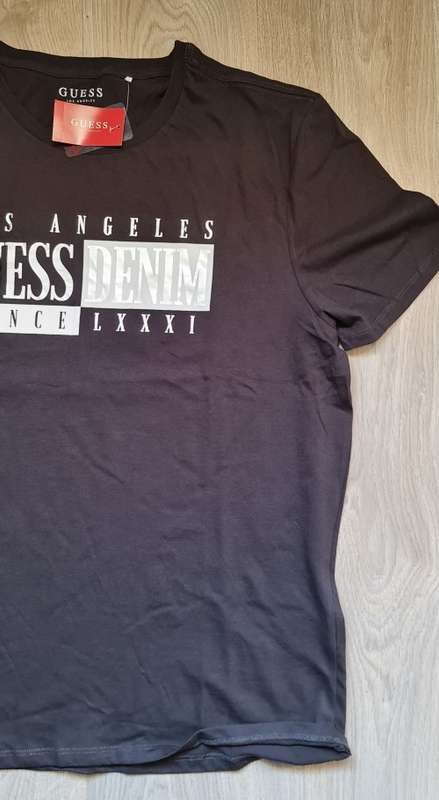 100% Original Mens Guess T-Shirt - Large (Retail R499)