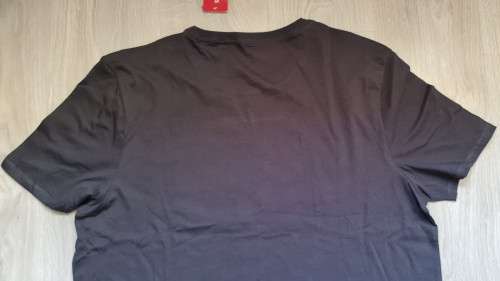 100% Original Mens Guess T-Shirt - Large (Retail R499)