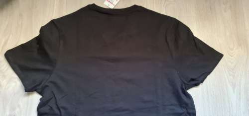 100% Original Mens Guess T-Shirt - Large (Retail R499)